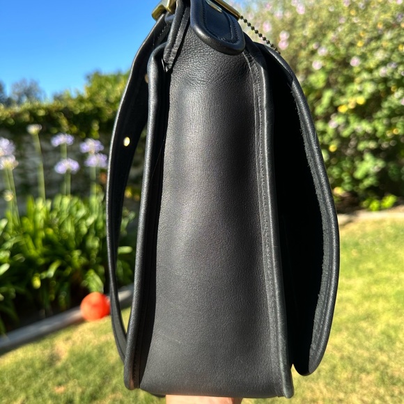 Coach Stewardess - Picture 3 of 11